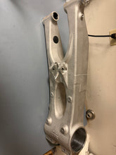 Load image into Gallery viewer, Takeoff Swingarm